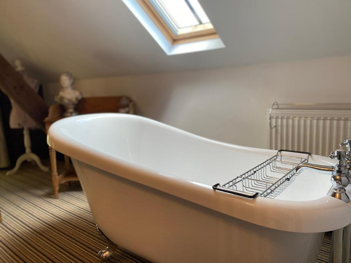 Betsey Trotwood. Historic Stylish 2-Bed Cottage. Blundeston Esterno foto