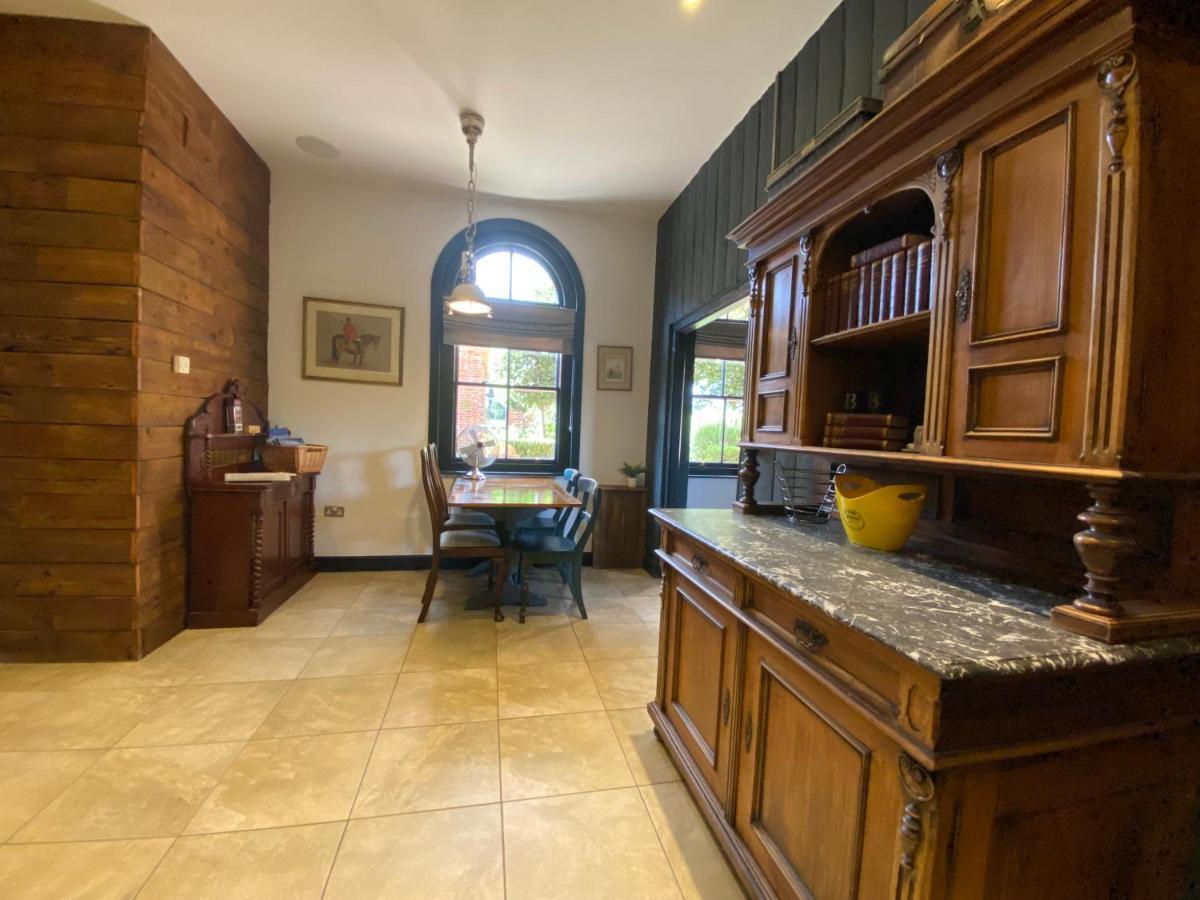 Betsey Trotwood. Historic Stylish 2-Bed Cottage. Blundeston Esterno foto